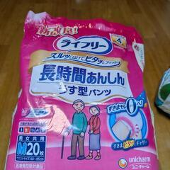 介護用品　大人用紙オムツ
使い捨て紙パンツの画像