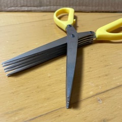 シュレッダーハサミ　5枚刃　ストレートカット