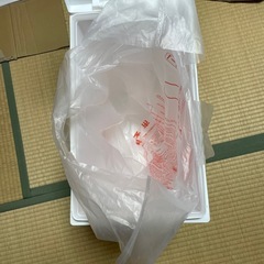 ゴミ箱　白色　足踏み開閉　
の画像