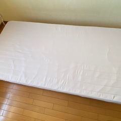 脚付きマットレス　シングルベッドの画像