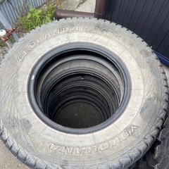 中古タイヤ　4本　
215/80R15の画像