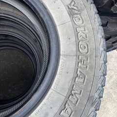 中古タイヤ　4本　
215/80R15の画像