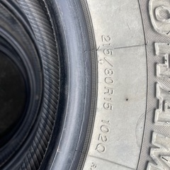 中古タイヤ　4本　
215/80R15の画像