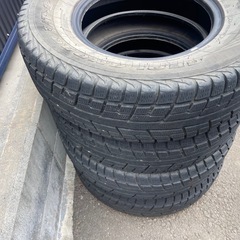 中古タイヤ　4本　
215/80R15の画像