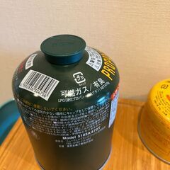ガス缶、ライターのセットの画像