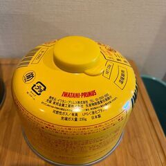 ガス缶、ライターのセットの画像