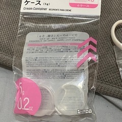 ヒンヤリ座布団と普通の座布団、眉毛カッター　クリームケースの画像