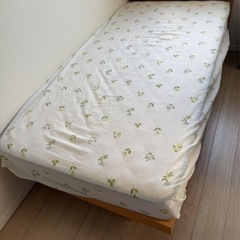 ベッドとマットの画像