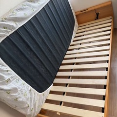 ベッドとマットの画像