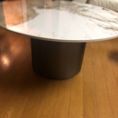 大理石テーブルの画像