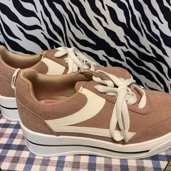 【新品】レディース スニーカー Mサイズ ベージュの画像