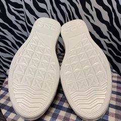 【新品】レディース スニーカー Mサイズ ベージュの画像