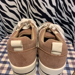 【新品】レディース スニーカー Mサイズ ベージュの画像