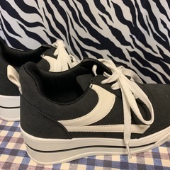 【新品】レディース スニーカー Mサイズ ブラックの画像