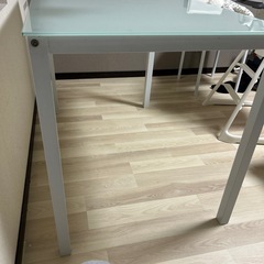 ダイニングテーブルの画像
