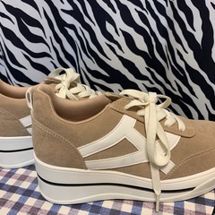 【新品】ベージュ レディース スニーカー Mサイズの画像