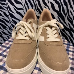 【新品】ベージュ レディース スニーカー Mサイズの画像