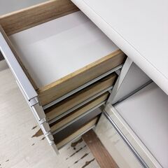  24722  2枚ガラス扉キッチンボード　幅100㎝    ◆大阪市内・東大阪市他 6,000円以上ご購入で無料配達いたします！◆ ※高槻・枚方方面◆西宮・尼崎方面◆生駒方面　それぞれ条件付き無料配送あり！            の画像