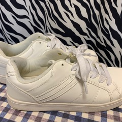 【USED】レディース スニーカー ホワイト 23.5cmの画像