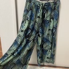 新品♡サラテロパンツLの画像