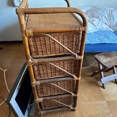 藤の洋服入れの画像