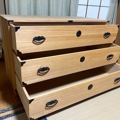 桐の押し入れ箪笥
の画像