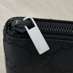 GUCCI ブラック ロゴポーチの画像