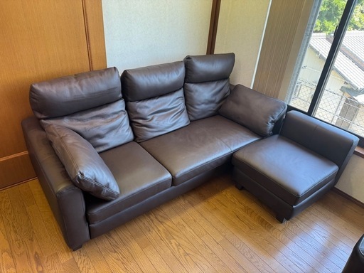 ダークブラウン カウチソファ クッション付き