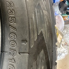 ホイール付きタイヤの画像
