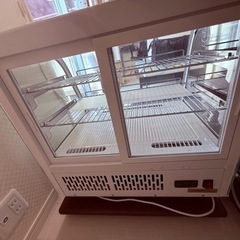 まだまだ綺麗なレマコム冷蔵ショーケースの画像