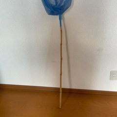 虫取り網と小型ショルダーバッグの画像