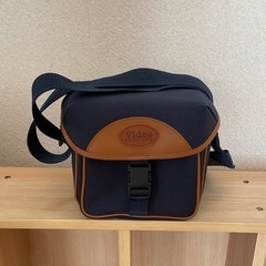 虫取り網と小型ショルダーバッグの画像