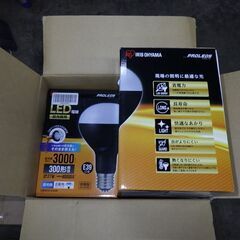 新品 IRIS OHYAMA LED電球 投光器用 3000lm  LDR27D-H-E39 ×３個セットの画像