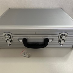 アルミケース　工具箱　穴空いてますの画像