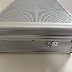 アルミケース　工具箱　穴空いてますの画像