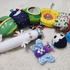【お取引中】はらぺこあおむし チャイルドシート に付けるおもちゃの画像
