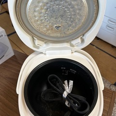 2019年製 
NEOVE ジャー炊飯器 RRS-AM30WTの画像