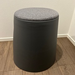  【美品】グレーのおしゃれなスツール / サイドテーブルにも！の画像