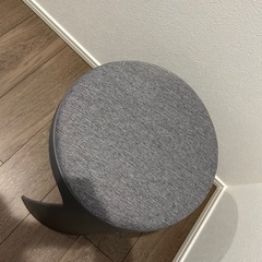  【美品】グレーのおしゃれなスツール / サイドテーブルにも！の画像