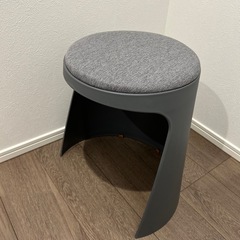  【美品】グレーのおしゃれなスツール / サイドテーブルにも！の画像