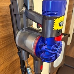 ダイソンSV11コードレスクリーナー　スタンド付きの画像