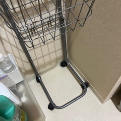 【受渡決定】スチールラック　洗濯籠の画像