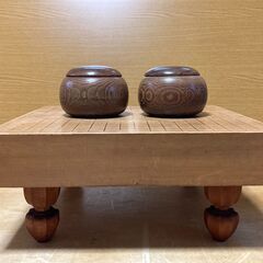 【中古/長期保管品/引取り限定】■碁石（木製碁笥入り）＋脚付き碁盤セット■碁盤の目難あり■の画像
