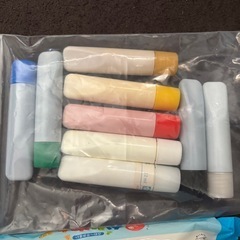 紙粘土と工作用の絵の具の画像