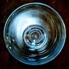 高級クリスタルグラスのデザイン輝きが魅惑的で素敵で豪華な器　　注いだ ウイスキー や 日本酒などのお酒の味まで美味しく感じますの画像