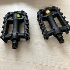 (お取り引き中)自転車サドル、ペダル、ベルの画像