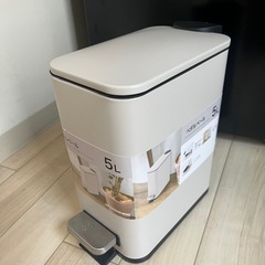 ニトリ ランドリーバスケット、5Lゴミ箱、収納バスケットの画像
