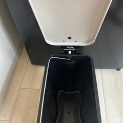 ニトリ ランドリーバスケット、5Lゴミ箱、収納バスケットの画像
