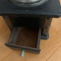 レトロ　動式コーヒーミルの画像
