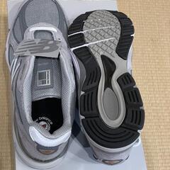 ニューバランス990v4の画像